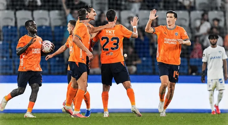 Başakşehir Turu Finlandiya'ya Bıraktı! Emin Bayram'dan Kritik Gol