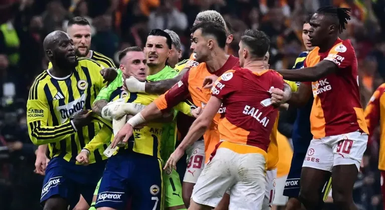 Galatasaray-Fenerbahçe Derbisinde Sevkler Açıklandı! İki Futbolcuya 10 Maç Tehlikesi