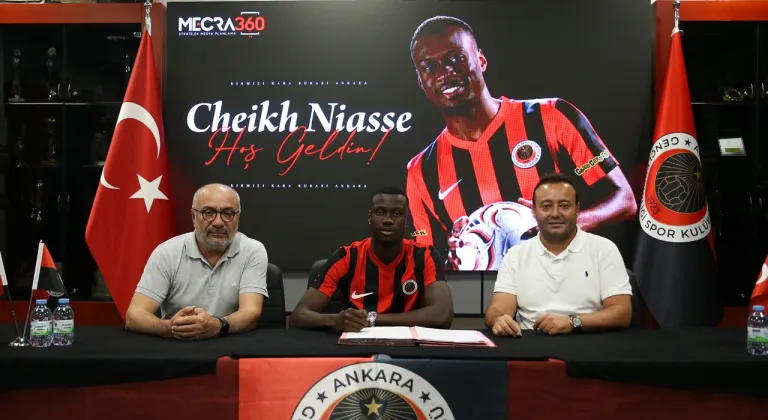 Gençlerbirliği'nden Orta Sahaya Takviye! Cheikh Niasse İmzayı Attı